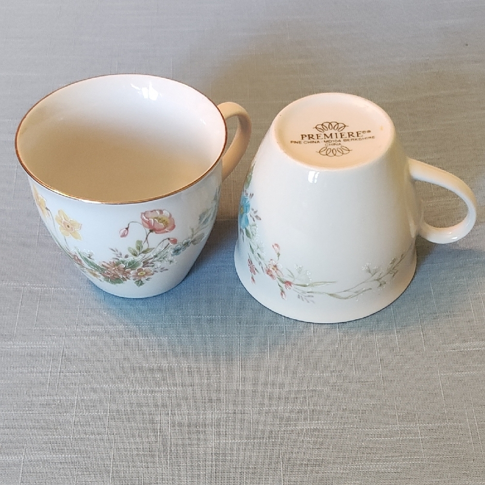 HOME: Premiere Floral Porcelain Teacup Set - White and Cream